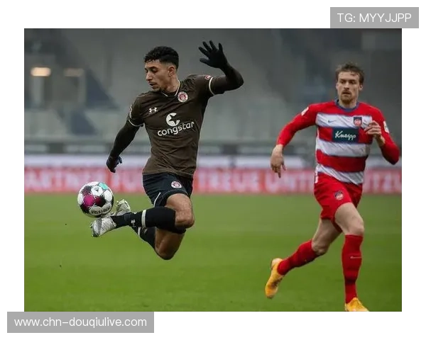 弗赖堡1-0圣保利，主队门将扑点成转折点