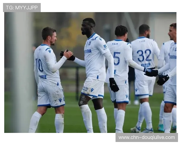 昂热主场2-0欧塞尔，阿克帕乌龙助对手送礼