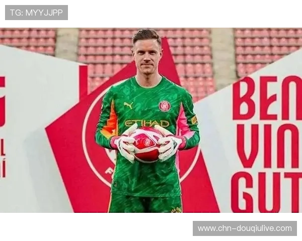 特尔施特根受伤瞬间，赫罗纳门将无奈离场