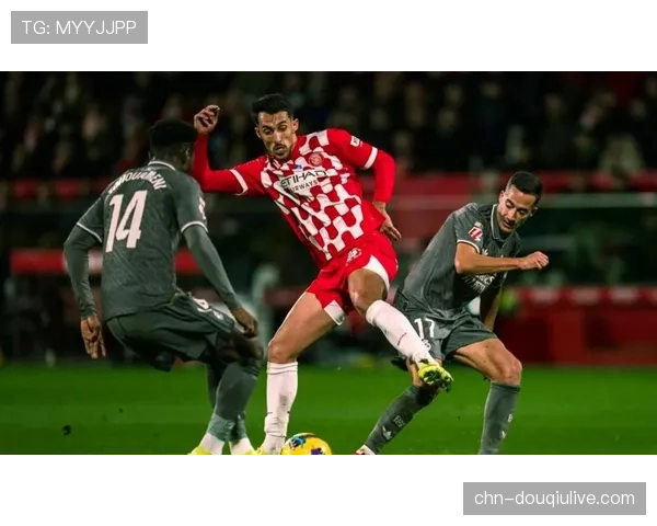 雷恩主场迎战榜首巴黎：临时主帅遭遇伤兵潮，七连胜巴黎剑指三分