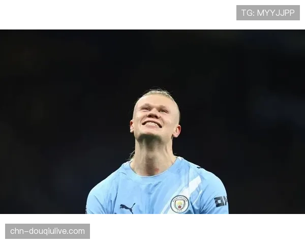 特写：终场哨响，哈兰德与贝林厄姆交换球衣并简短交流