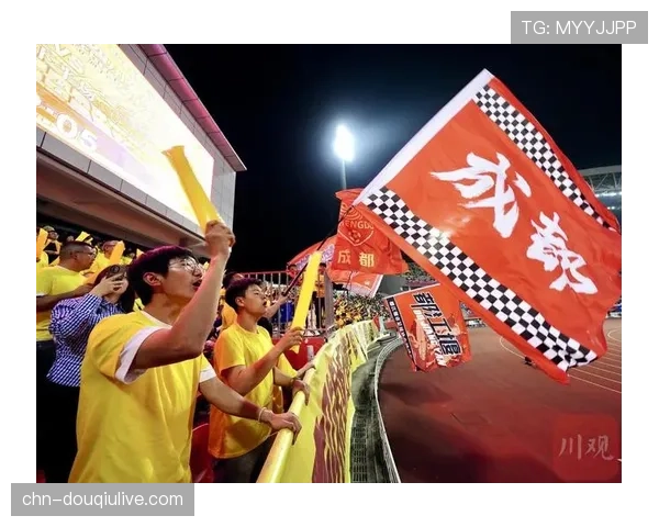 球迷花絮：新疆远征军在上海主场高唱助威歌曲，场面震撼